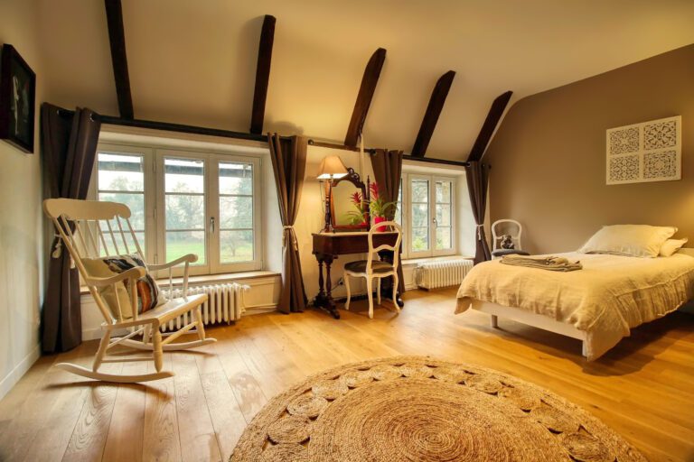 Chambre avec poutres apparentes à Kerbeleg près de Lorient