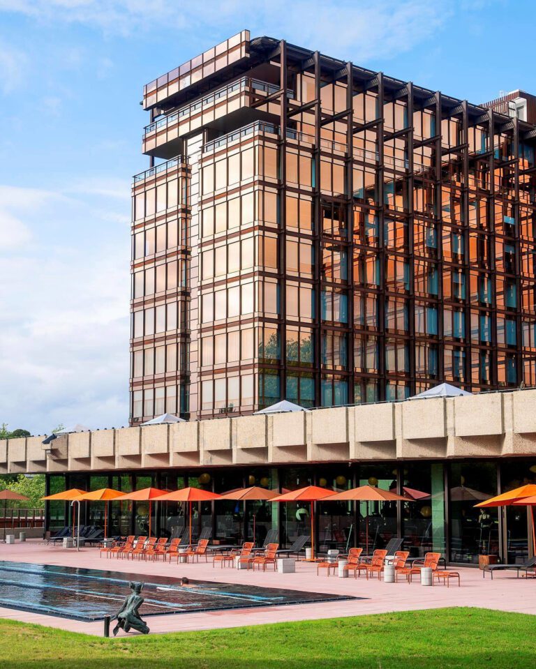 Piscine extérieure au Mix Brussels