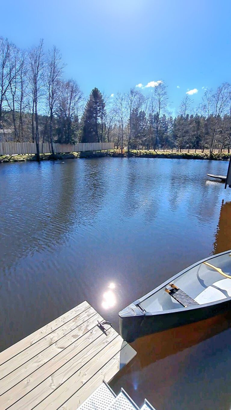 wood and lakes cover lac