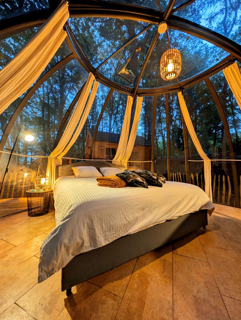 Intérieur du dôme de nuit au Dôme de Namur