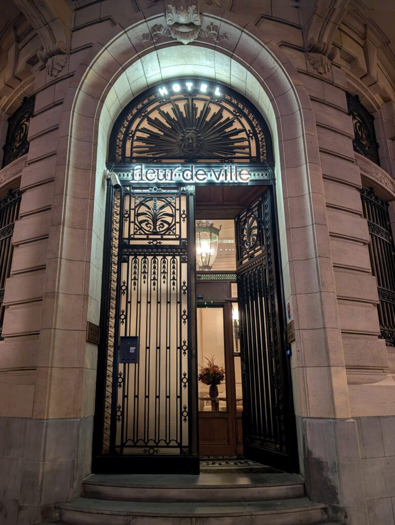 Entrée à l'Hôtel Fleur de Ville à Bruxelles
