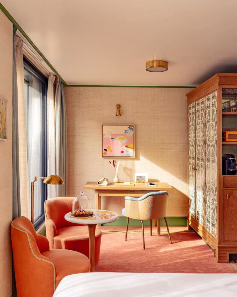 Chambre à l'Hôtel La Fantaisie à Paris