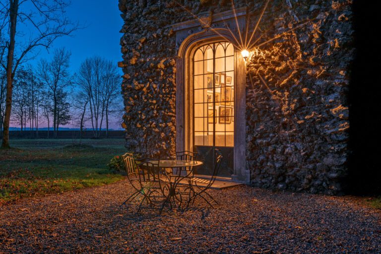 Terrasse de nuit de La Tour du Château près de Mons