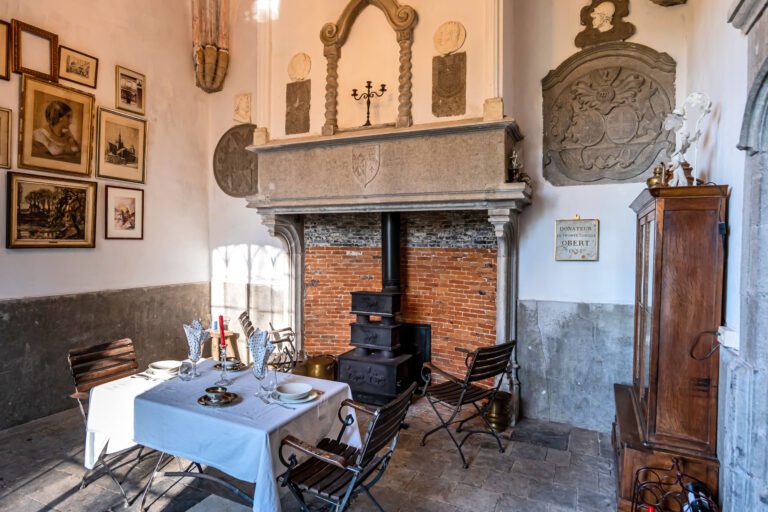 Petit déjeuner de La Tour du Château près de Mons