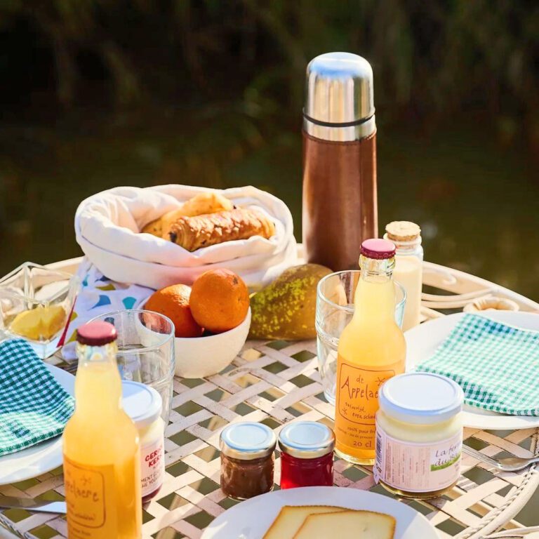 Petit déjeuner au Nids des Marais près de Ciney