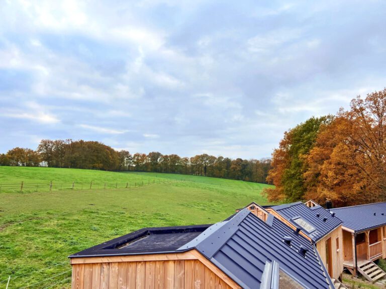 Vue aérienne du domaine Cabanes Champêtres sur le Domaine des Trois Tilleuls à Villers-la-Ville