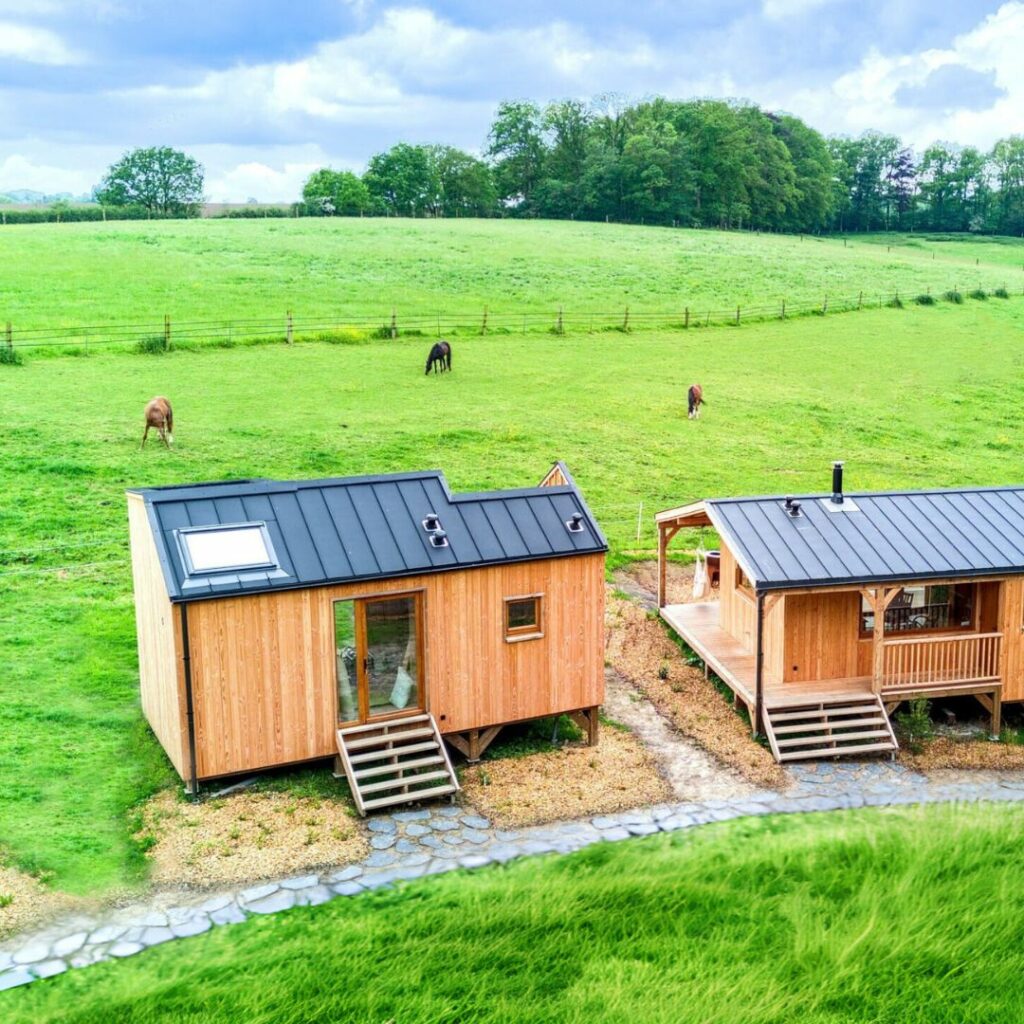 Vue aérienne du domaine Cabanes Champêtres sur le Domaine des Trois Tilleuls à Villers-la-Ville
