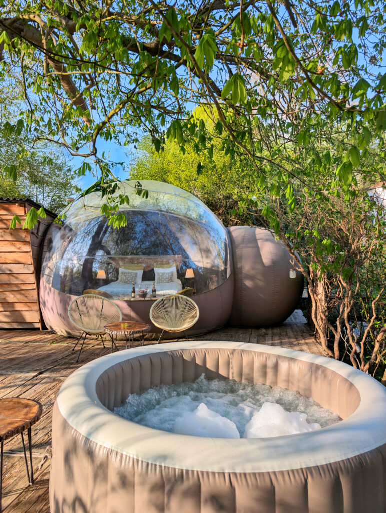 La Bulle d'Eau et son jacuzzi au moulin des saules à Namur