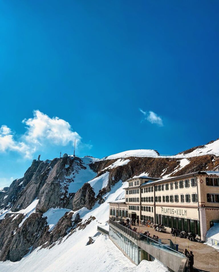 Ciel bleu à l'Hôtel Pilatus-Kul près de Lucerne