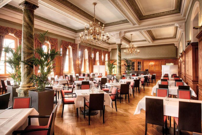 Salle de restaurant à l'Hôtel Pilatus-Kul près de Lucerne