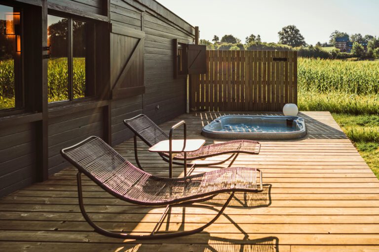 Jacuzzi sur la terrasse à Ô NaNo près de Liège