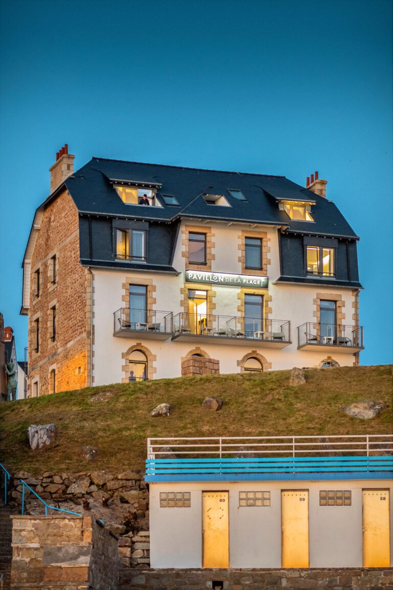 Pavillon de la Plage de nuit au Pavillon de la Plage à Trébeurden