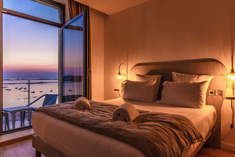 Chambre avec vue au Pavillon de la Plage à Trébeurden
