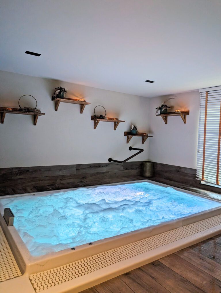Jacuzzi intérieur au Château d'Urspelt au Luxembourg