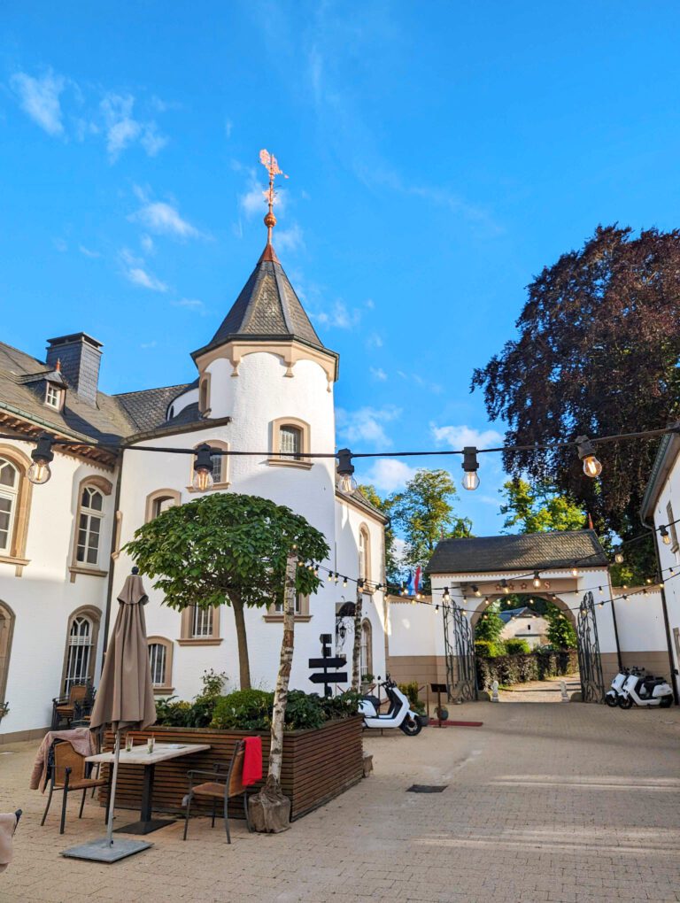 Cour du Château d'Urspelt