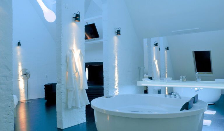 Salle de bain de la Luxury Suite du B&B FEEK Suites à Anvers