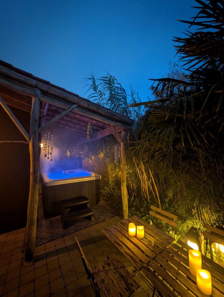 Jacuzzi privatif à Hoeve la Cascina près de Gand