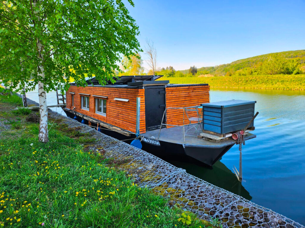 Bateau Houseboat sur la Meuse à Dinant
