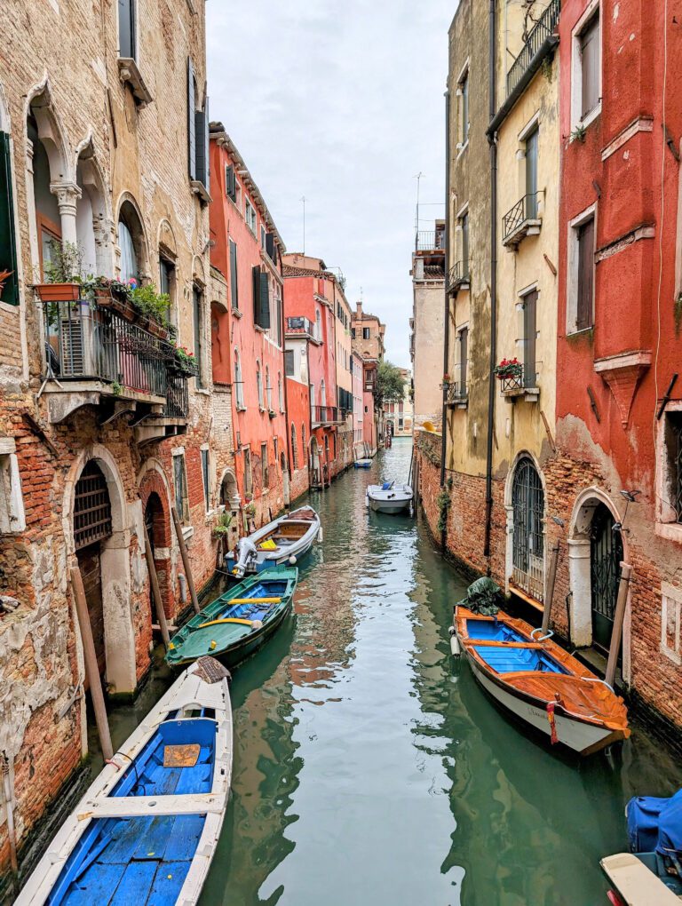 Canaux colorées de Venise