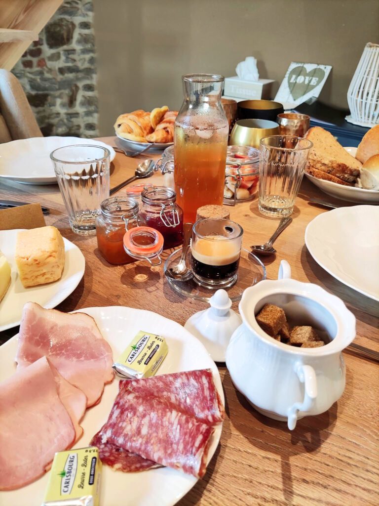 Petit déjeuner au Paddock Lodge à Stoumont