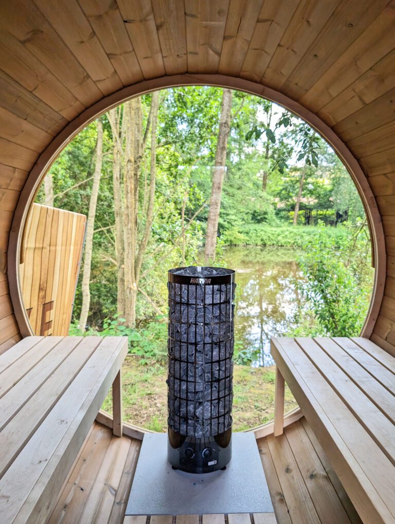 Sauna avec vue à Pool House à Ciney