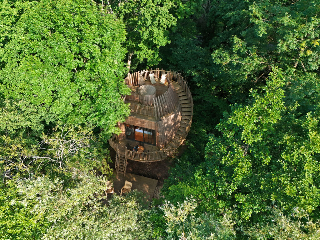 Cabane dans la forêt aux Cabanes des Grands Lacs