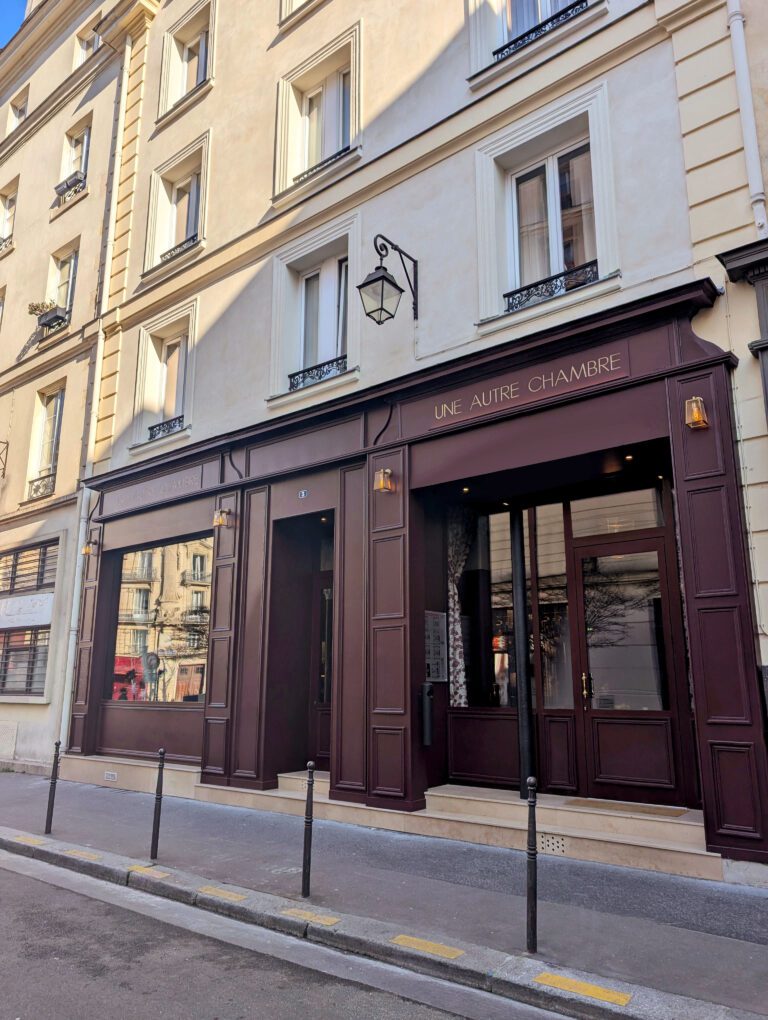 Façade de l'hôtel Une Autre Chambre dans le Marais