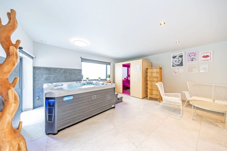 Jacuzzi et sauna à l'Annexe Douceur près de Charleroi