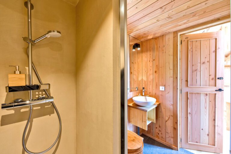 Salle de bain Cabanes Champêtres sur le Domaine des Trois Tilleuls à Villers-la-Ville