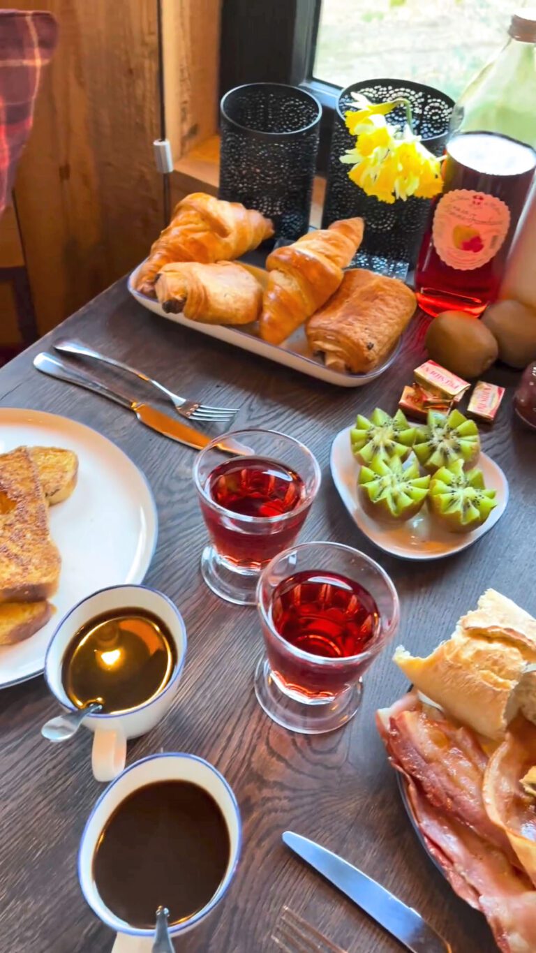les cabanes de dolimarts cover petit dejeuner