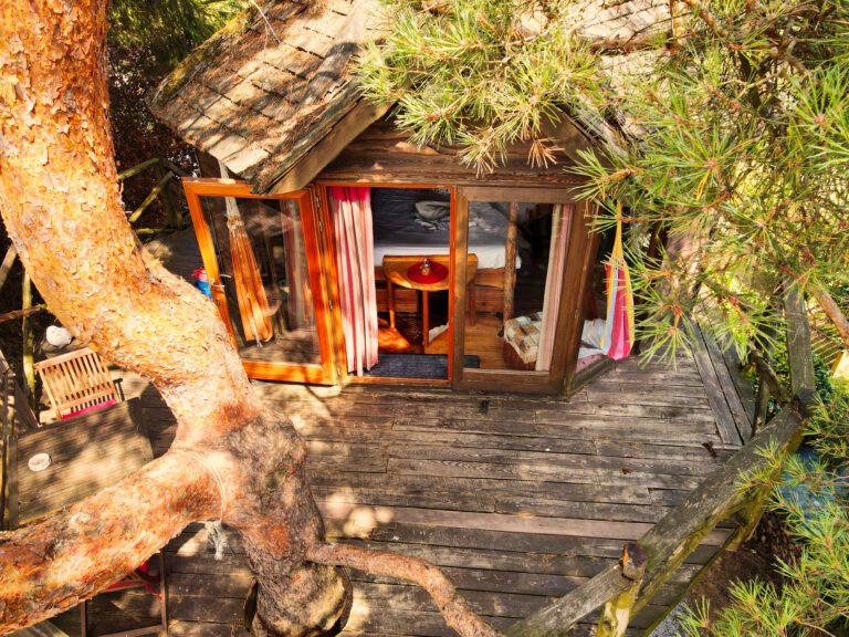 La Cabane des Amoureux à Terre Insolite