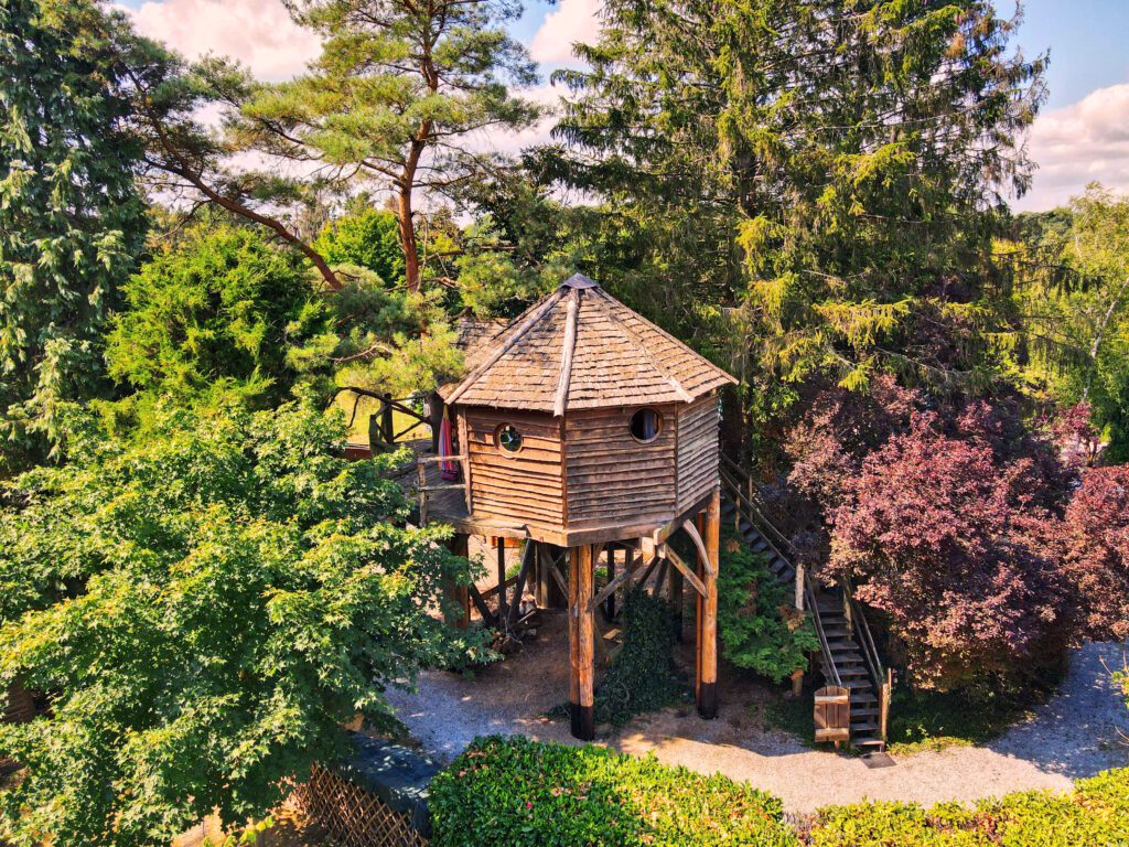 La cabane des Amoureux à Terre Insolite