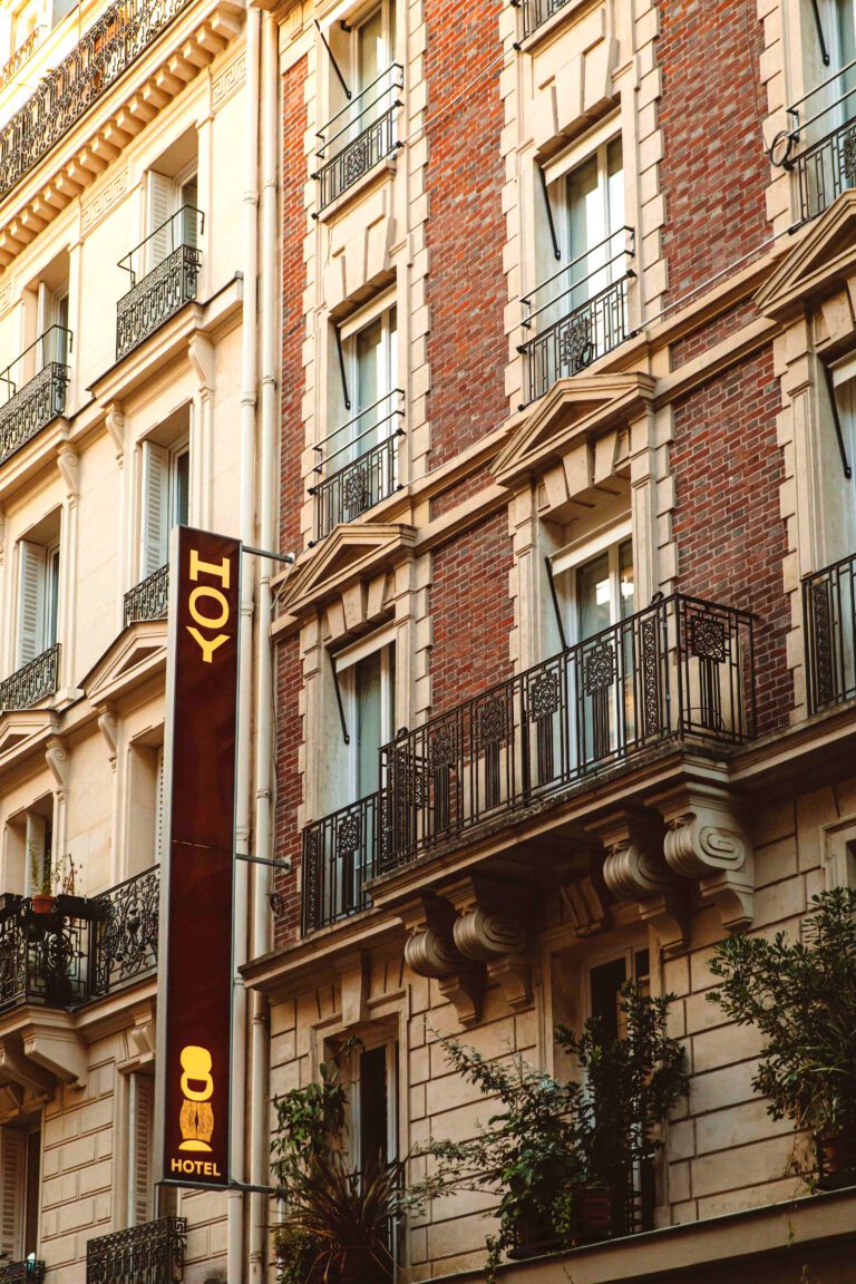 Façade du HOY Paris Yoga Hôtel