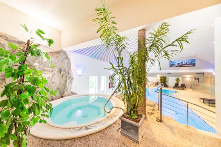 Jacuzzi et piscine au Clervaux Boutique Hotel