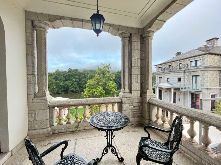 Suite avec balcon aux Sorbiers près de Dinant