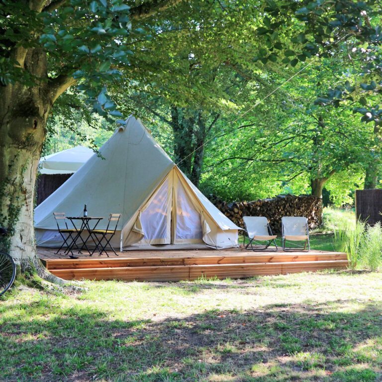 Tente glamping avec terrasse aux Sorbiers près de Dinant
