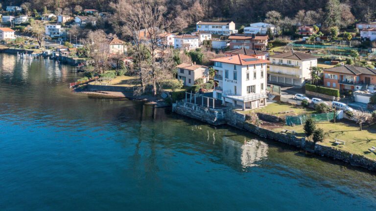 à la Villa Patria au bord du lac Lugano