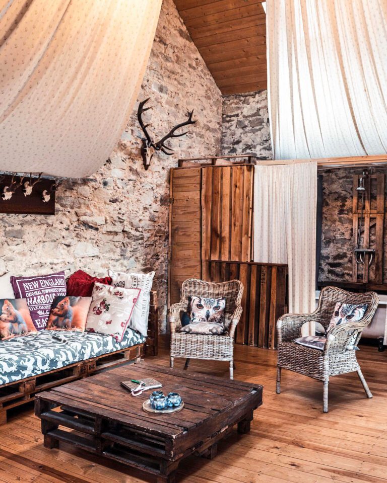 Coin salon à la Chambre aux Bois au Château de Freux