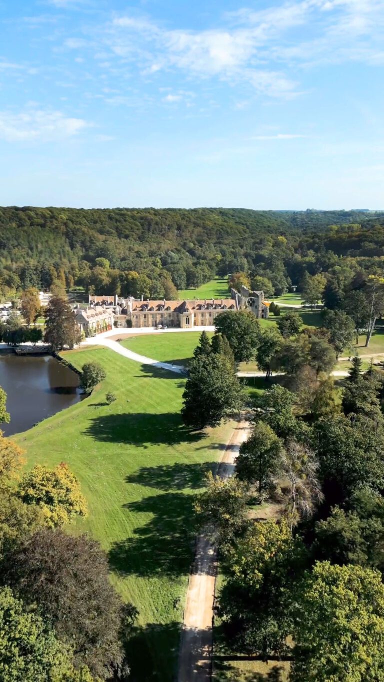 abbaye des vaux de cernay cover vue du ciel