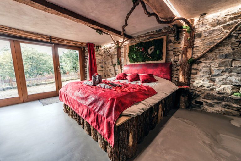 Chambre romantique à La Roca à Marche en Belgique
