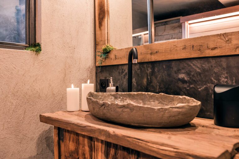 Salle de bain à La Roca à Marche en Belgique