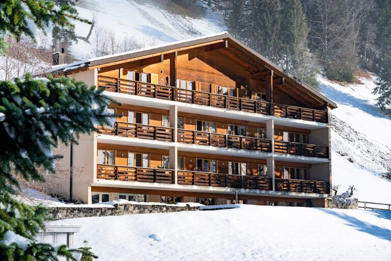 Villa Hundert sous la neige à Engelberg
