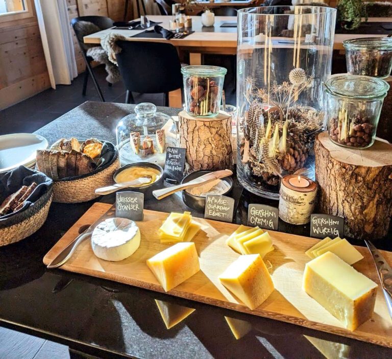 Buffet de petit déjeuner à la Villa Hundert à Engelberg