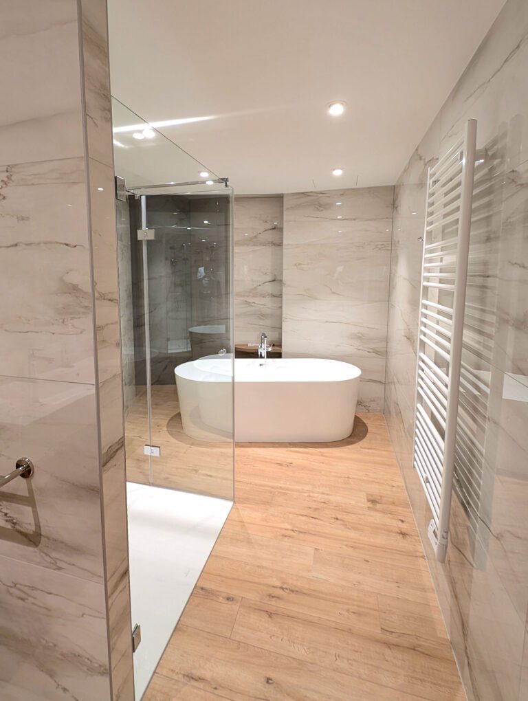 Baignoire dans la salle de bain au Bois d'Arlon