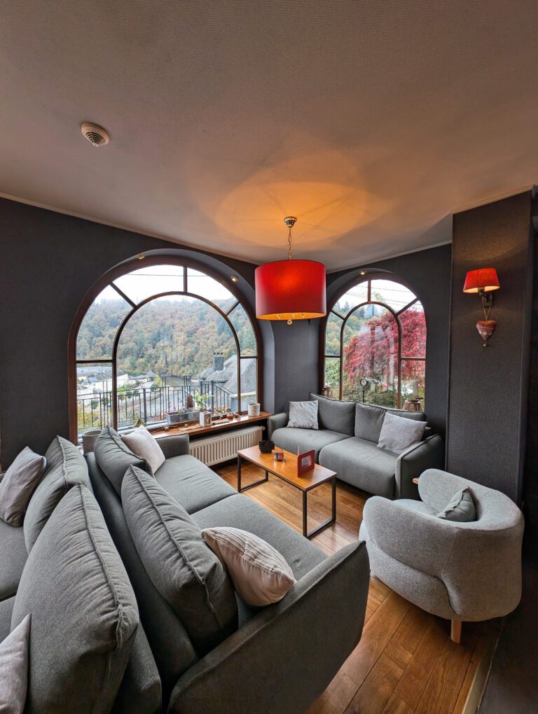 Salon confortable à l'Hôtel Panorama