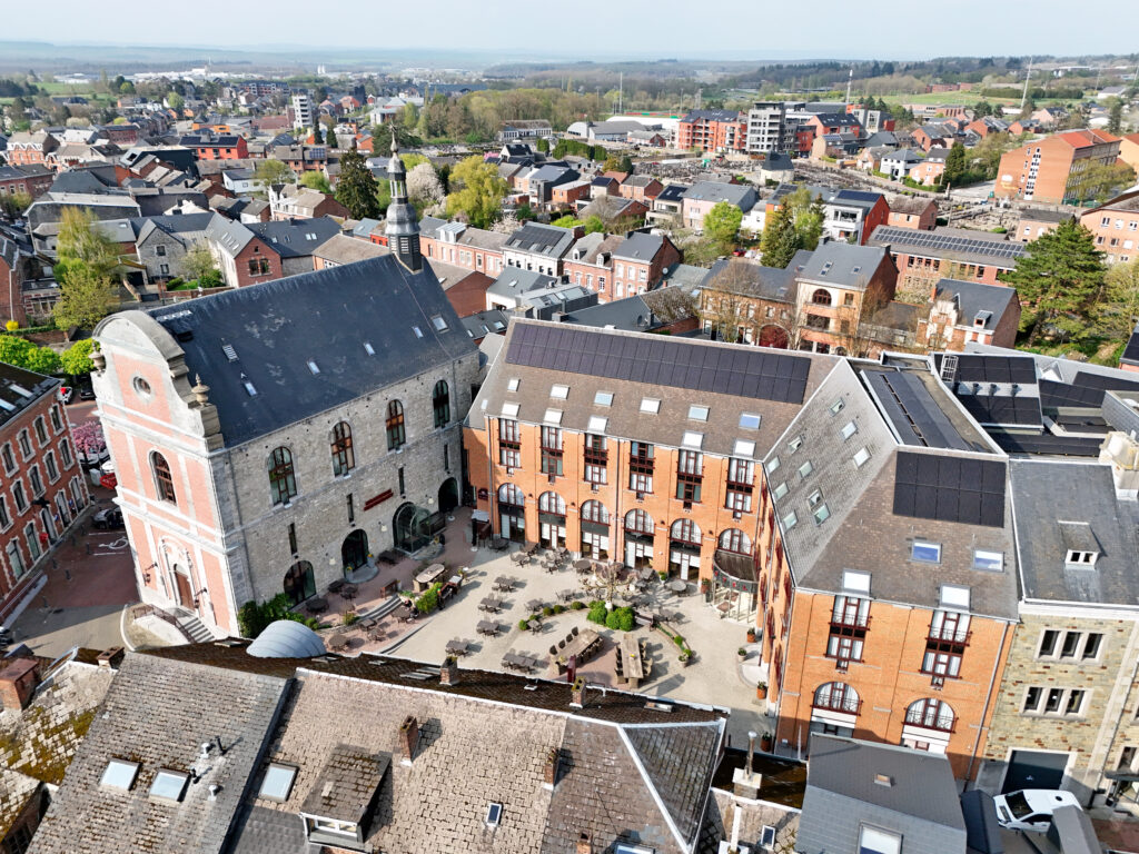 Hôtel vue du ciel Quartier Latin à Marche en Famenne