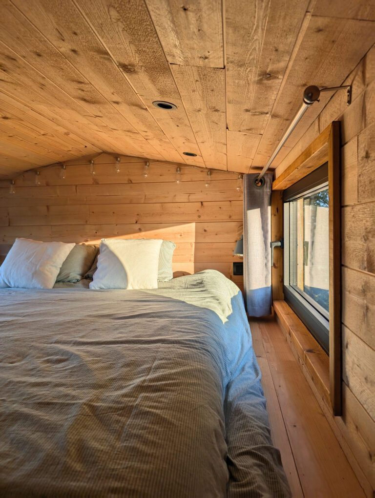 Lit dans la mezzanine à Berta Tiny House à Verlaine