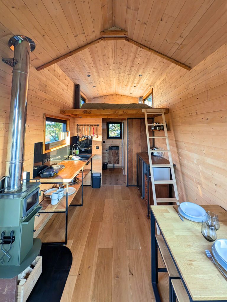 Intérieur de la Berta Tiny House à Verlaine