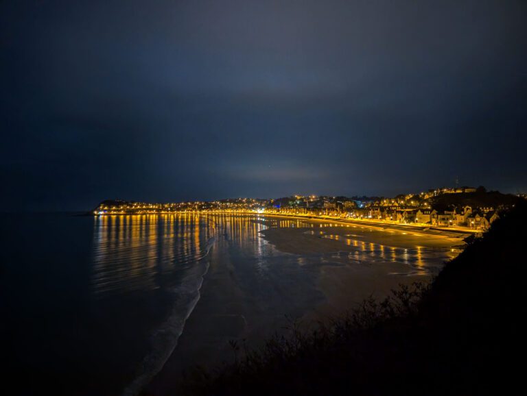 Baie de nuit à la Maison d'Hippolyte à Pléneuf-Val-André