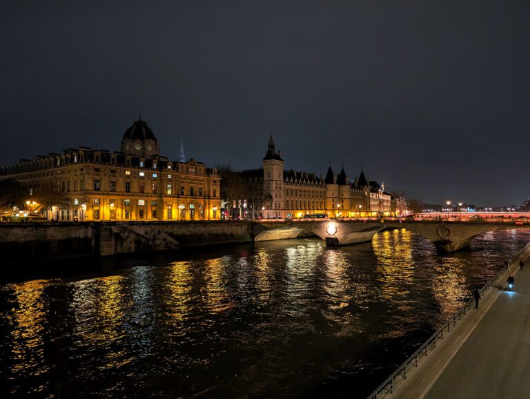 Quai de seine de nuit